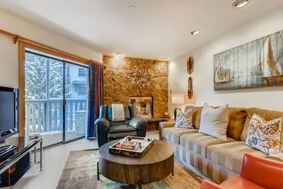 Image de Deluxe Condo surplombe le village de Lionshead et la télécabine de Vail | Westwind 308