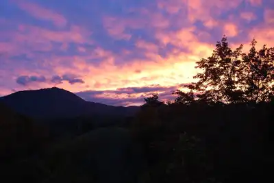 Image de Nature's View, belle cabane à 3 étages; 3 chambres avec lits king; Wifi gratuit