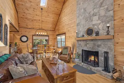 Image de Cabine 3br avec bain à remous, jeu de palets, foyer, minutes de l’application Ski Mtn et de Blowing Rock, Boone