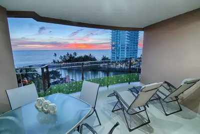 Image de Condo sur la plage avec télévision par câble<br> Accès aux piscines, gymnase, court de tennis