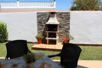 Image de Maison avec beau jardin et WiFi