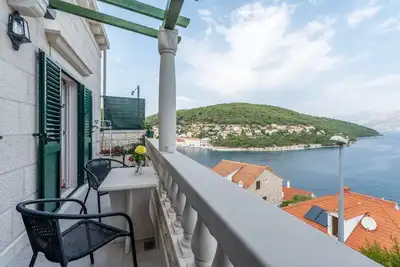 Image de Appartement d'une chambre avec le balcon et la vue sur le mer Pucisca, Brac (A-5625-a)