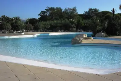 Image de Meublé de tourisme classé 3 étoiles, avec accès plage et piscine