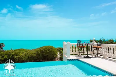 Image de Sandy Beaches 5br Villa sur la plage de Long Bay avec une vue sans fin Turquoise!