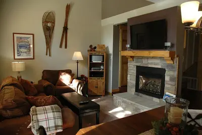 Image de Condo 2 chambres plus loft, à 1 mille de Tahoe City. Accès aux commodités Hoa!