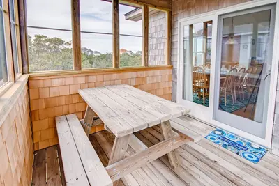 Image de Profitez du soleil, marchez jusqu'à la plage! Semi-Oceanfront w / Cmty Pool, bain à remous, Dog-Friendly