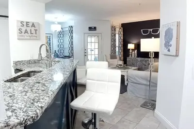 Image de Superbe luxe \"Sea Salt Condo\" à quelques minutes de Clearwater Beach w / Salt Wtr Pool, Gym
