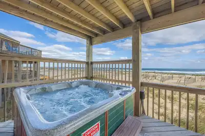 Image de Vues imprenables sur l'océan à Avon - Hot Tub, Babyfoot, Wifi. Étapes à la plage!