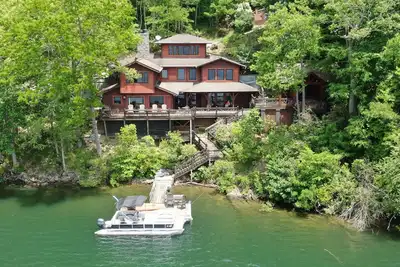 Image de 'The Dock House' - Bonnes dates disponibles en septembre