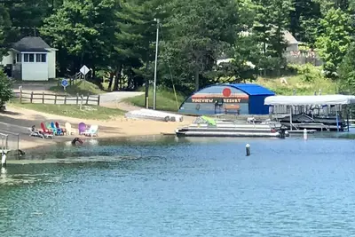 Image de Cottage mignon sur le lac Arbutus, à quelques minutes de Traverse City