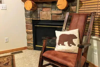 Image de Powder Haus - Étapes du bain à remous - Ski @ Powder Mtn & Snow Basin