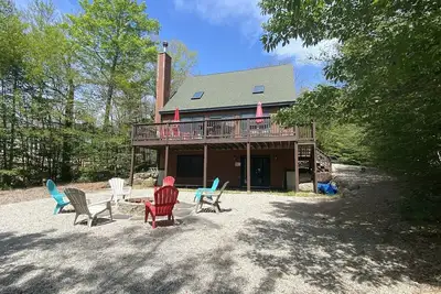 Image de Nouvelle location! ! Maison impeccable avec vue sur la montagne. . . 10 personnes