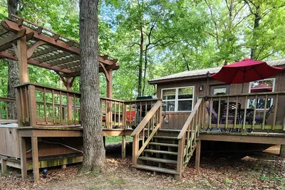 Image de Cabine confortable au large de la rivière Arkansas avec bain à remous!