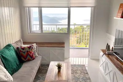 Image de Suite familiale familiale moderne avec superbe vue sur Taal