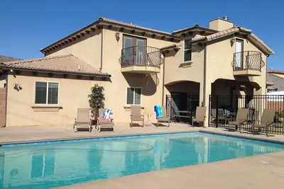 Image de Piscine PRIVÉE 34'x18 ', à 25 minutes de Zion, ensemble de jeu pour enfants, 7 ch, 32 couchages