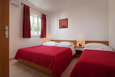 Image de Appartement d'une chambre avec la terrasse et la vue sur le mer Tucepi, Makarska (A-14457-b)
