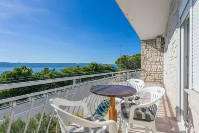 Image de Appartement de deux chambres avec le balcon et la vue sur le mer Marusici, Omis (A-954-a)