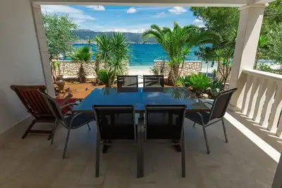 Image de Appartement de deux chambres prés de la plage Arbanija, Ciovo (A-14825-a)