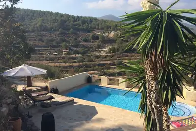 Image de Maison de campagne, \"Las Ruinas\" avec piscine entre amandiers et oliveraies.