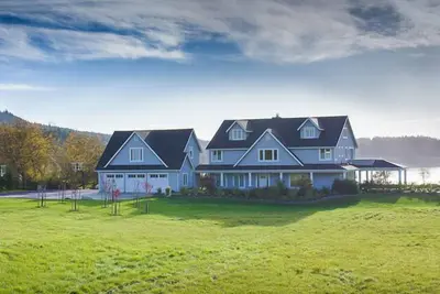 Image de Incroyable et élégant Waterfront Estate-vraiment unique en son genre! - (Paysages marins)