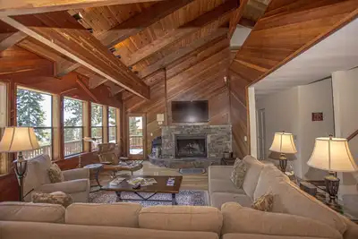 Image de Big Pine: 5 Br / 5 Ba maison / cabine à Tahoe City, pour 11 personnes