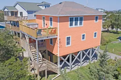 Image de Famille et chien-friendly! Oceanview Avon w / Cmty Pool, bain à remous, Bball, à pied de la plage