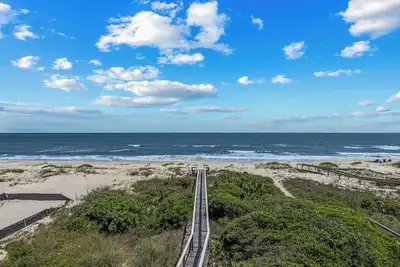 Image de Beach Front 5br 6ba Ascenseur, bain à remous Spa gym tennis🐬