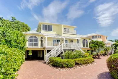 Image de Vues directes du Golfe! Maison de ville de luxe avec trois chambres!