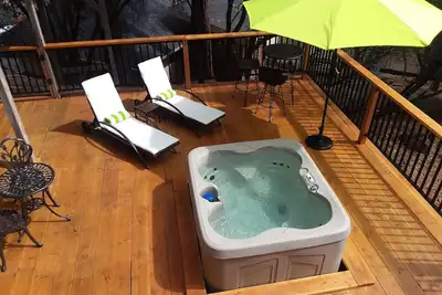 Image de Spacieuse maison à paliers multiples avec trois ponts près de Yosemite