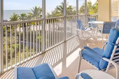 Image de Une vue imprenable sur le golfe depuis cet élégant et spacieux condo Penthouse