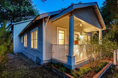 Image de 😎 Bassin profond, sympa Personnes: 4br 4ba Roaring 🎷20s Accueil w \/ luxe moderne