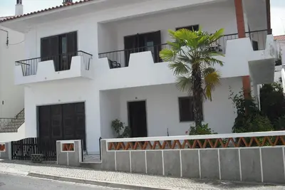 Image de Villa r / c et 1er étage avec hébergement jusqu'à 6 personnes.