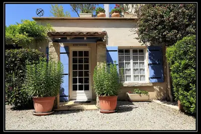 Image de \"Chez Pauline\" pour 2 gîtes de luxe à 10 minutes d'Avignon!