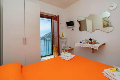 Dependance Rosetta Chambre vue mer avec balcon français Wifi gratuit Air Conditionné