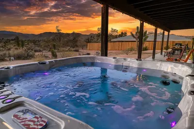 Image de Vues panoramiques et bain Ă remous! Joshua Tree Sunset Vista
