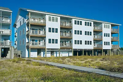 Image de Superbe condo face à l'océan avec piscine et ascenseur, PlayStation 3, promenade en bord de plage