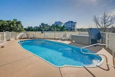 Image de Dog-Friendly Semi-Oceanfront Retreat - Piscine, bain à remous, salle de jeux, promenade de la plage