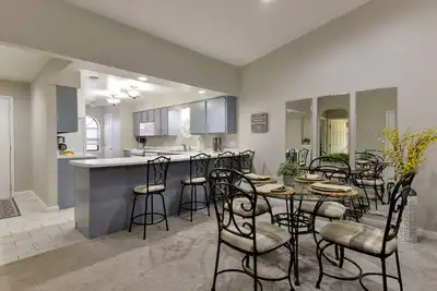 Image de Superbe luxe Remodeled Condo-Coeur de Branson-abordable-Indoor Pool-Spacieux