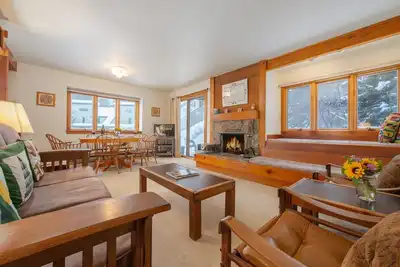 Rmr: Condo classique Aspens + activités gratuites!