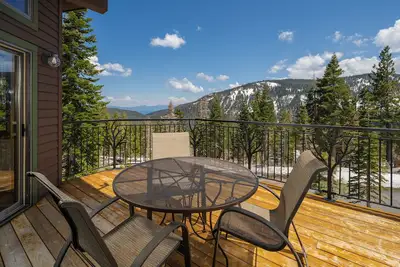 Image de Superbe 4br Accueil avec bain à remous et une vue imprenable. Pr��s de président Sherwood à Alpine Meadows!