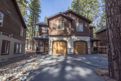 Image de Lovely, Mise à jour Townhouse 3br, à quelques blocs de sable Kings Beach!