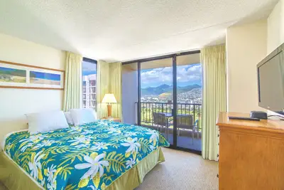 Image de Condo 1 Chambre À Waikiki | Grande Montagne Et Ville | Parking Et Wifi!