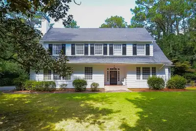 Image de Charmante maison dans la «vieille ville» de Pinehurst! Près du village! 8-12 personnes