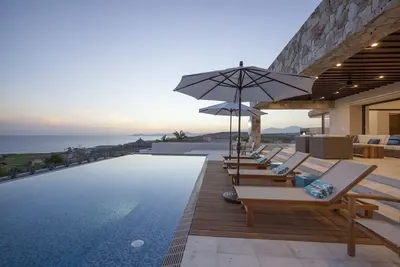 Image de Villa moderne Cabo - femme de chambre, club de plage, piscine pour la nage en longueur, tennis, salle de sport