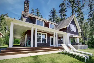 Image de Maison de style Cape Cod avec bain à remous et près du port de Roche! (Westcott Bay Vista)