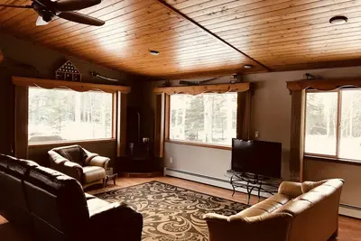 Image de Eagle Rock atterrissant à la maison