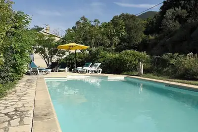 Image de Maison de campagne avec piscine
