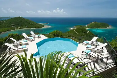 Villa de luxe avec des vues incroyables! Piscine et bain à remous!