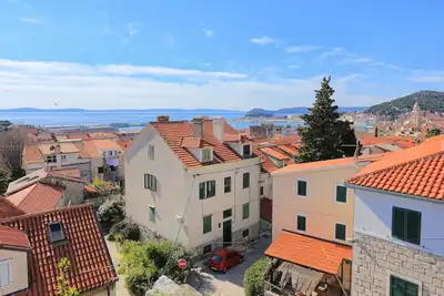 Appartement de deux chambres avec air conditionné Split (A-7588-a)