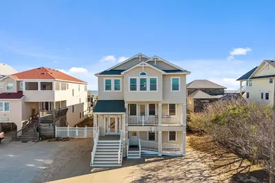 Image de Beach Happy: Oceanfront 14 chambres, passerelle privée, piscine et bain à remous. Deux salles de jeux.